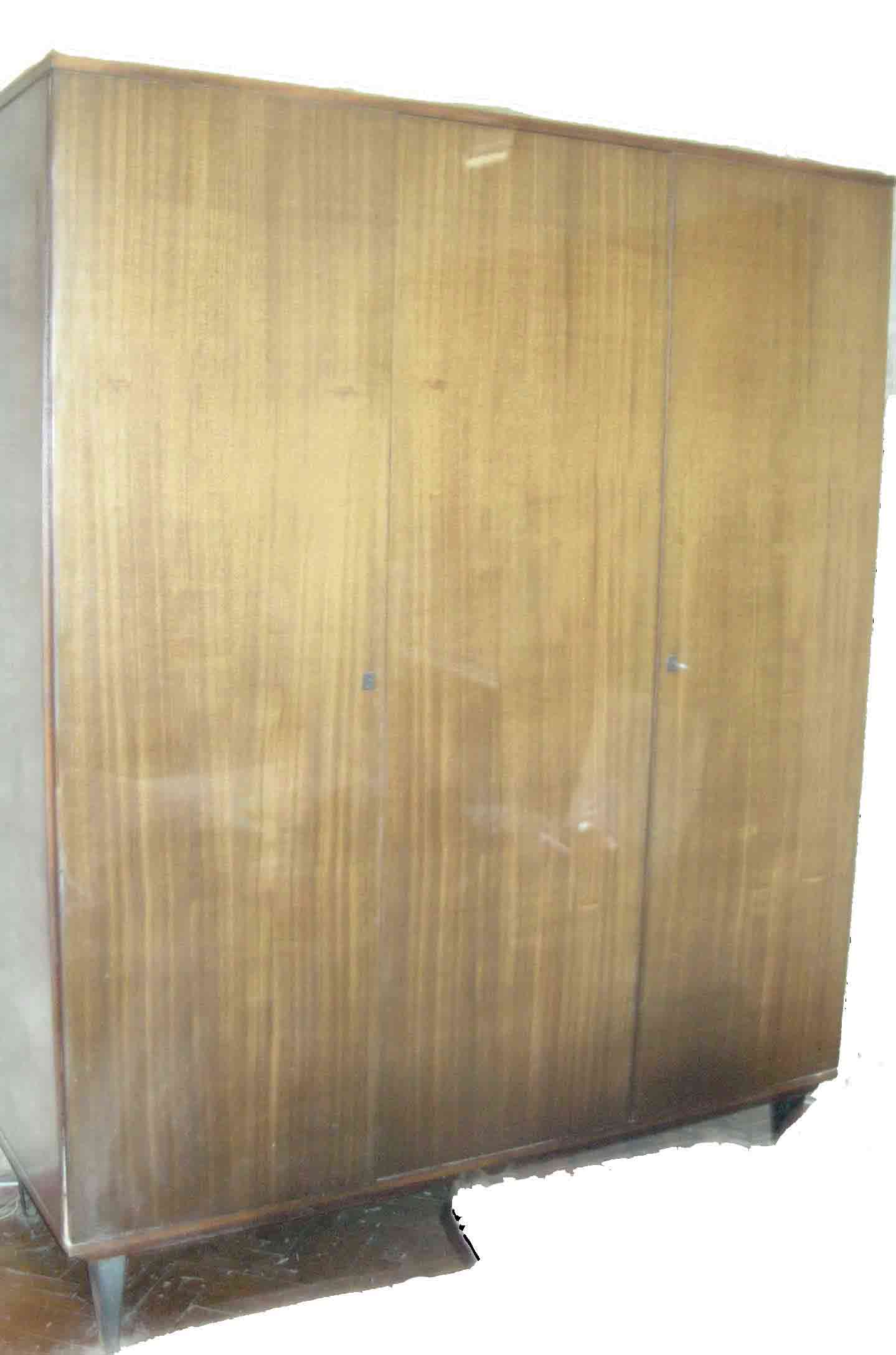 Шкаф плательный