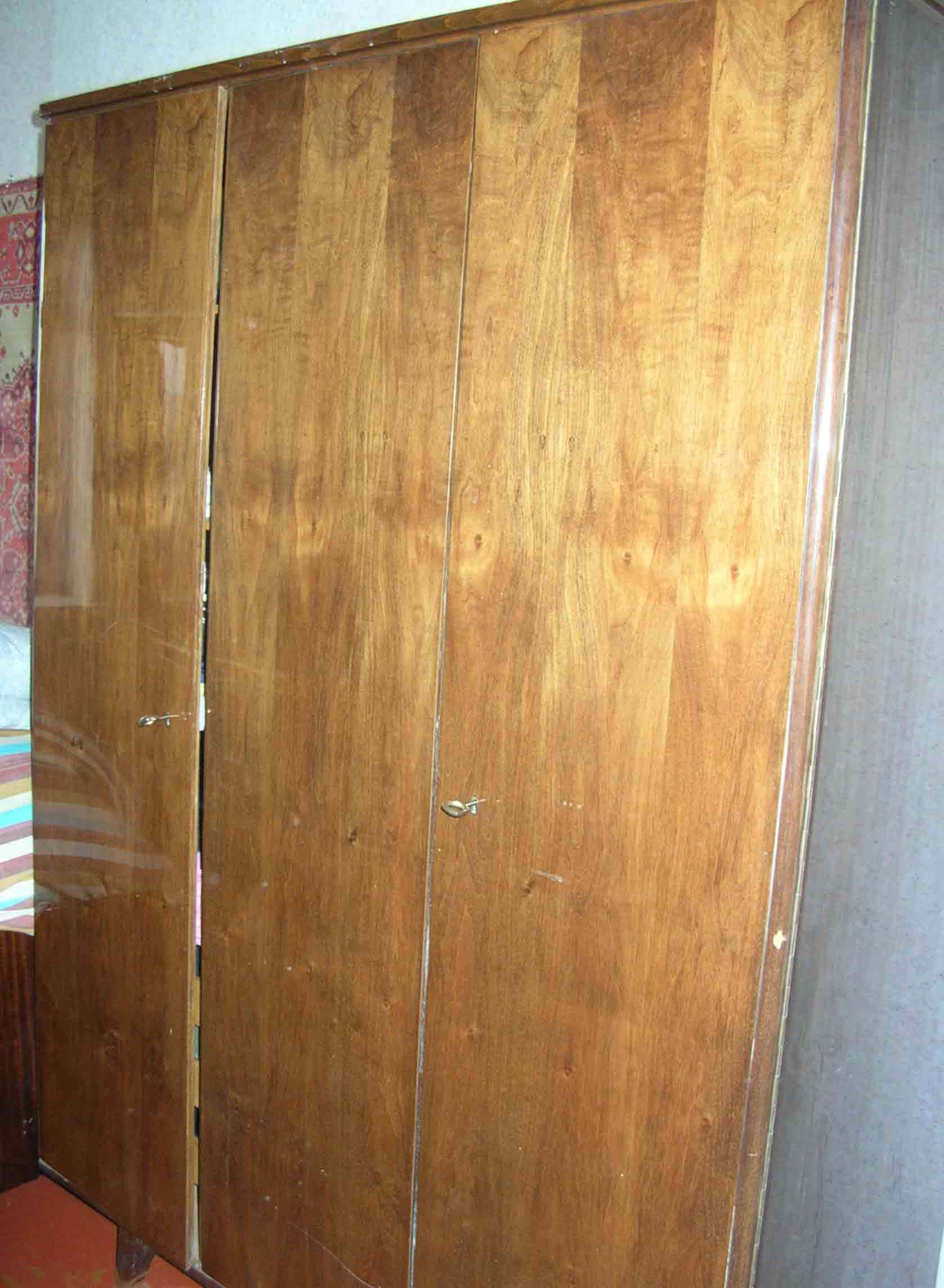 Шкаф плательный 3-х створчатый